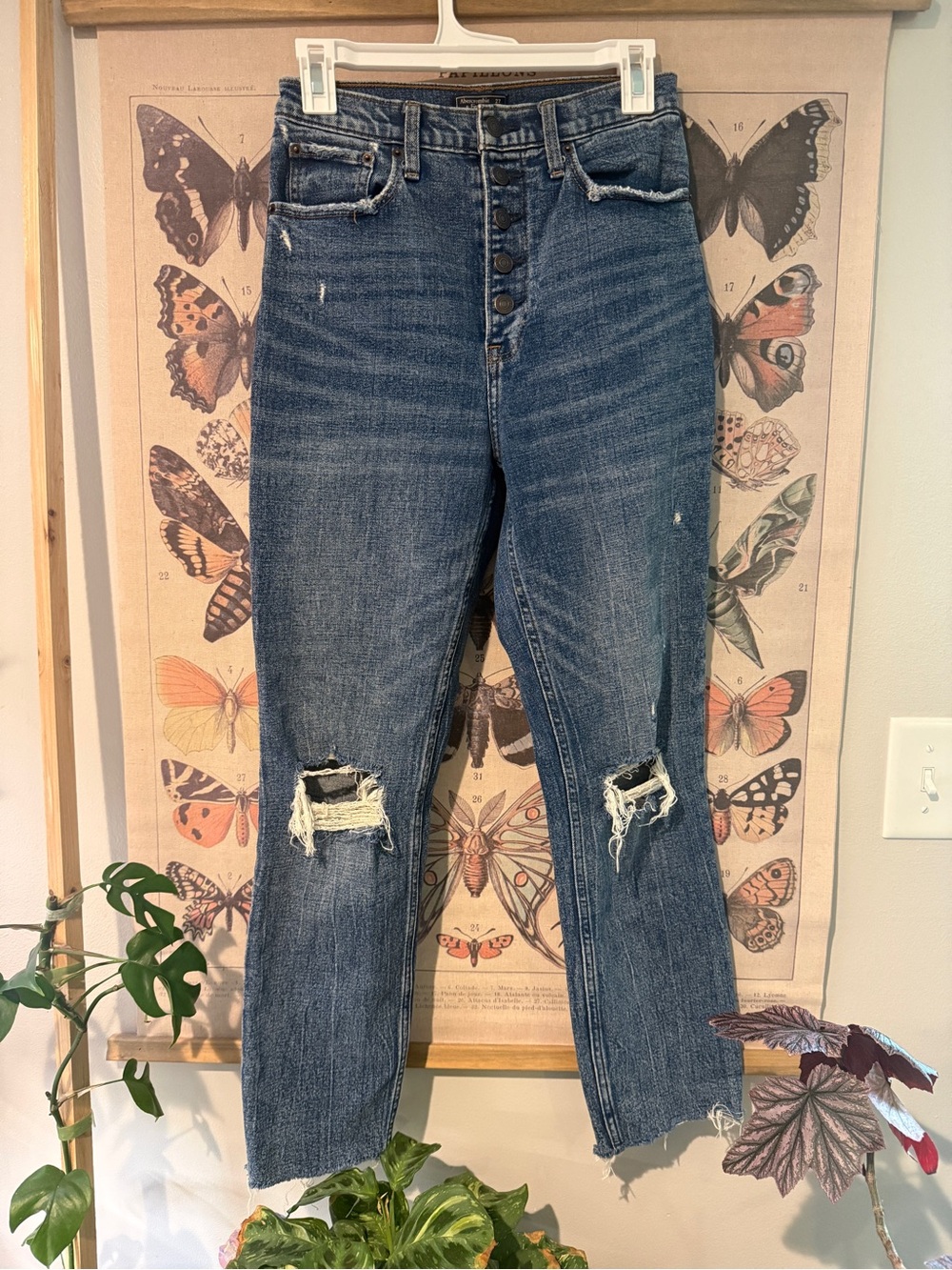 Abercrombie & Fitch High-Rise Distressed Women’s Mom Jeans - Blue